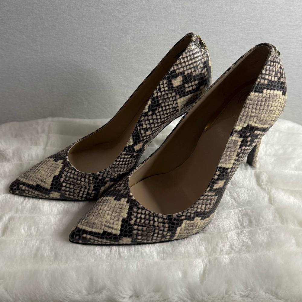 GUESS Snake Print Python Pumps 🐍